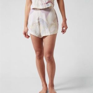 Athleta Calm Cool Shorts 2xl NWT